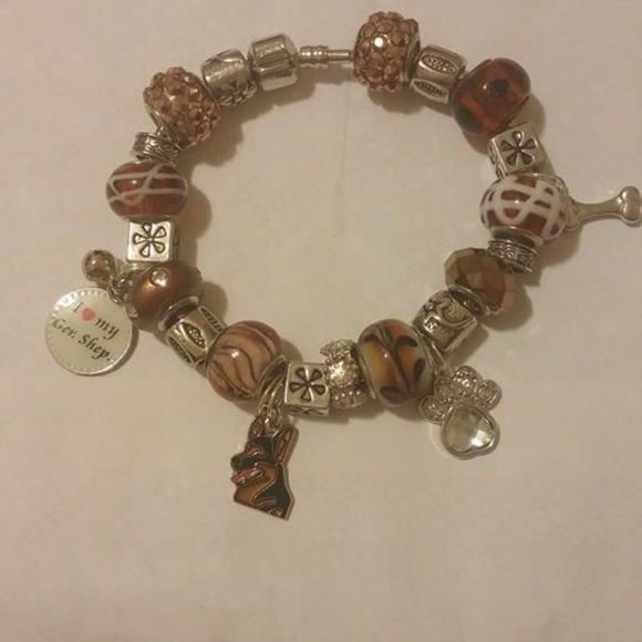 Bracelets - Picture 1 of 7